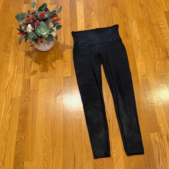 Spanx faux leather moto leggings 1X - Like New - Tag taken off never worn - Picture 3 of 7
